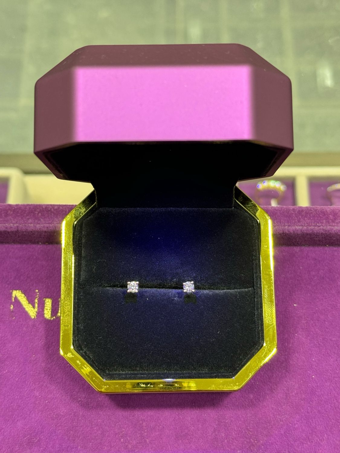 Classic Earrings 4 Prongs 0.22ct Each