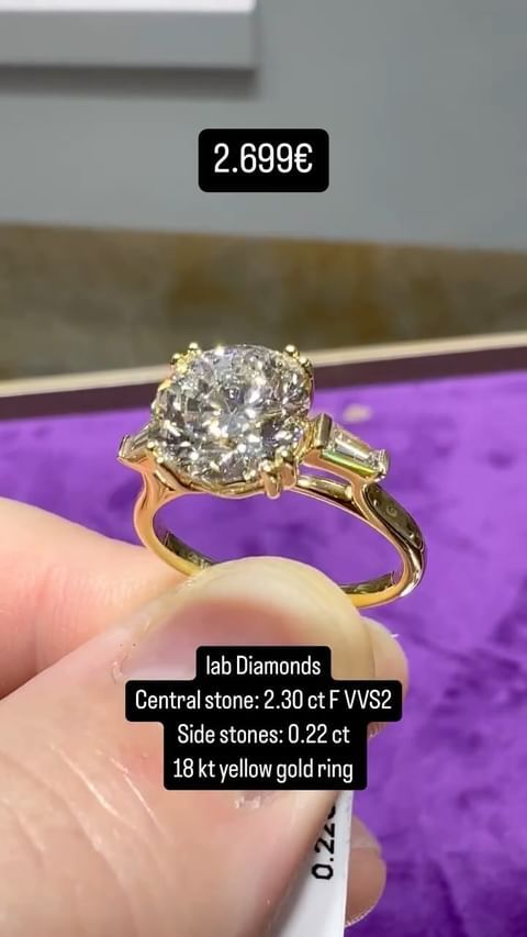 2.3ct Round Cut With Side Baguettes