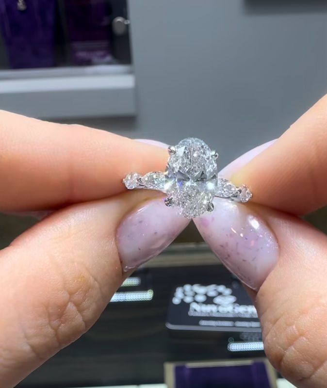 2ct Oval With 4 Marquise 2ct Oval With 4 Marquise