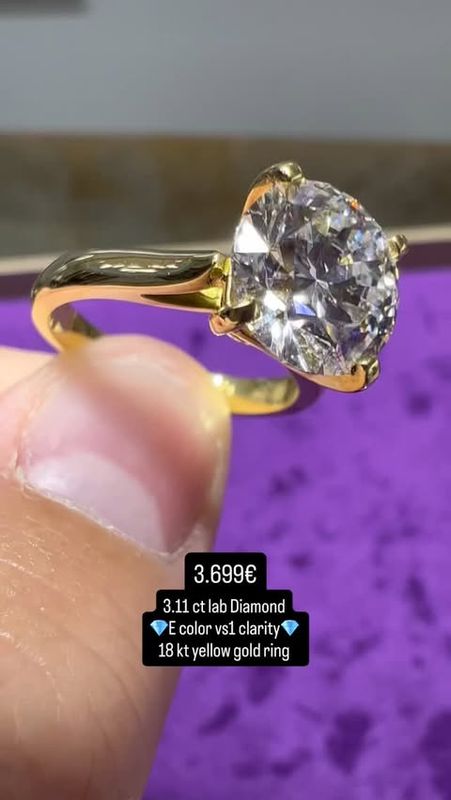 Round Cut 3ct Central cathedral