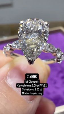 Pear Shape With Side Marquise