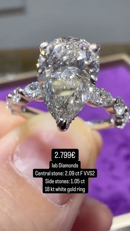 Pear Shape With Side Marquise