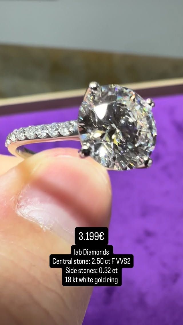 Round Cut 2.5ct Pave Round Cut 2.5ct Pave