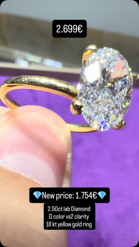 2.5ct Oval Cut Classic (Vs1-2) 2.5ct Oval Cut Classic (Vs1-2)