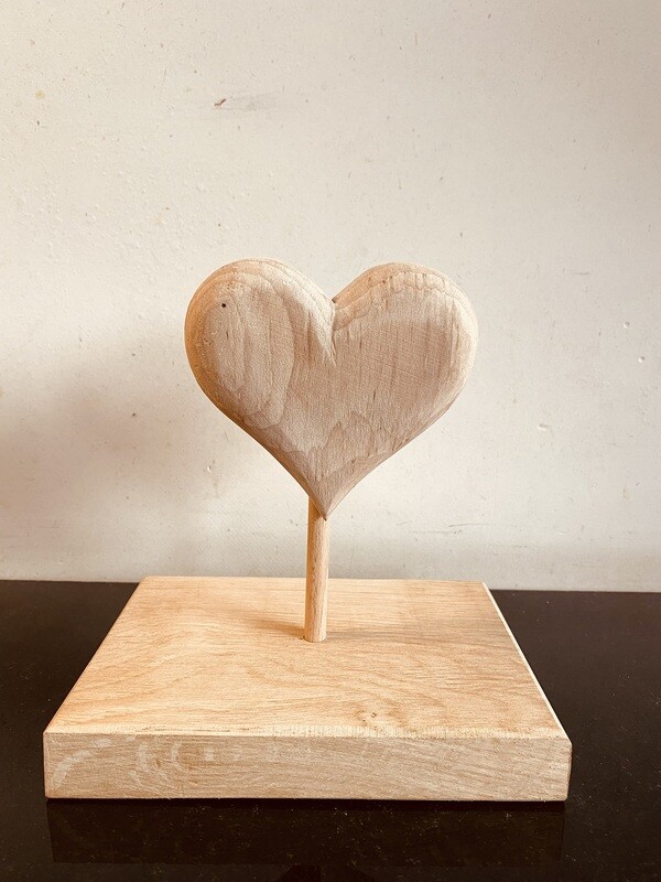 Houten hart op staander