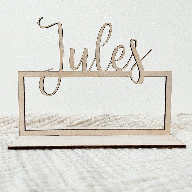 Houten naam op voet