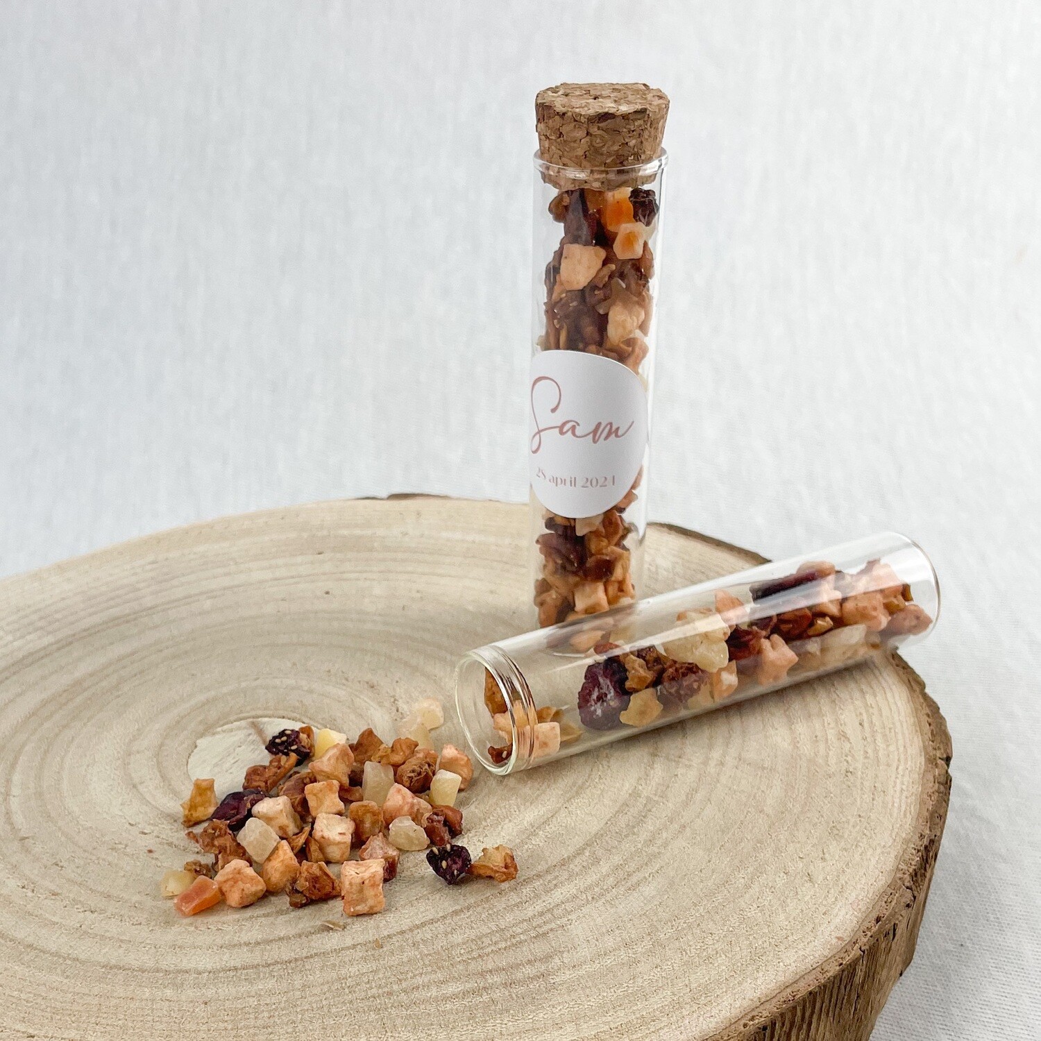 Glazen tube met thee - thema terra