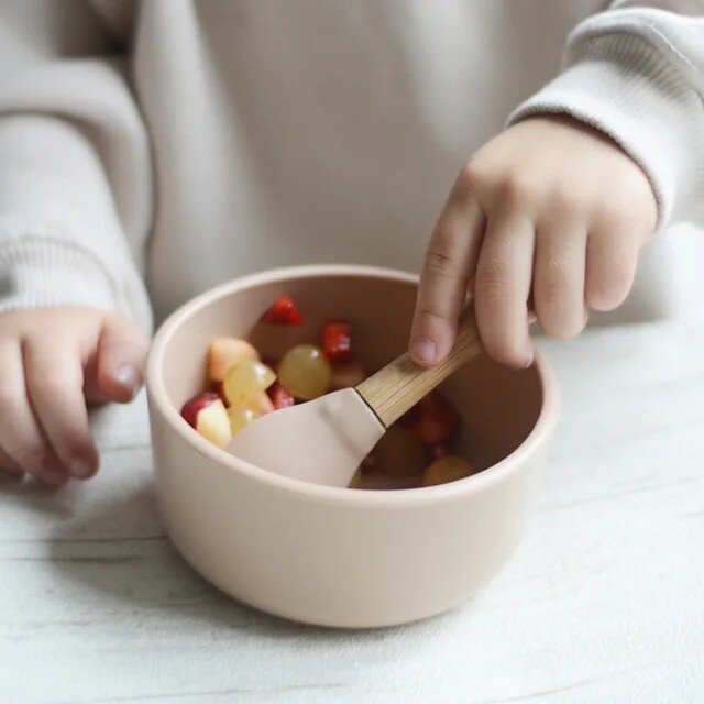 Misurini MinikOiOi - Rosa rosato / Grigio polvere - Punta in silicone, cucchiaio con manico in bamb…