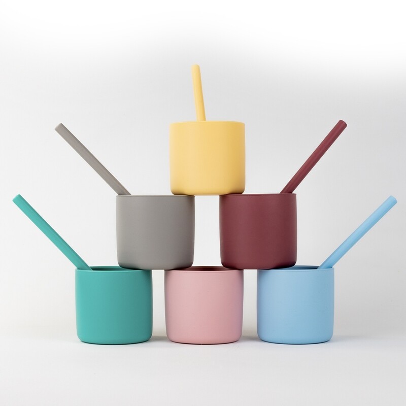 MinikOiOi Mini Cup - Mineral Blue - Coppa in silicone – foto prodotto, set pappa baby, gioco di mot…