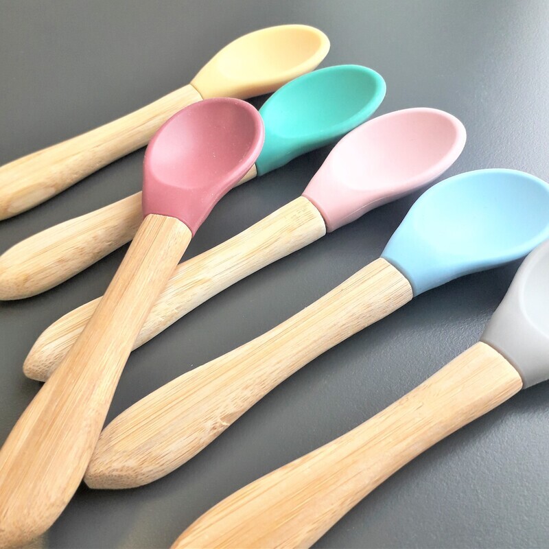 Misurini MinikOiOi - Verde acqua / Grigio polvere - Punta in silicone, cucchiaio con manico in bamb…