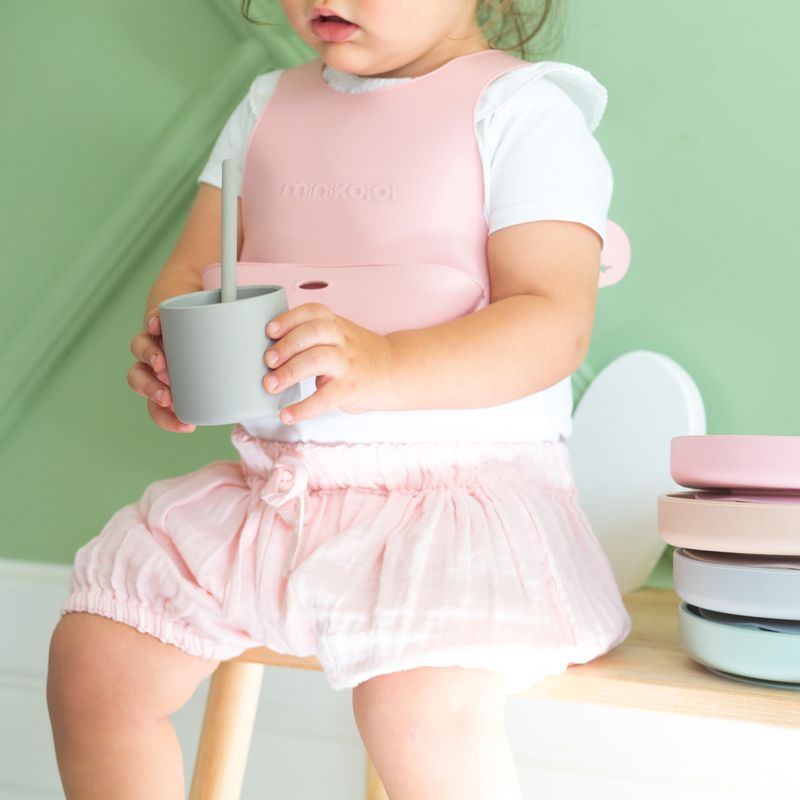 MinikOiOi BASICS - Bavaglino - Pinky Pink - Bavaglino in silicone – foto prodotto, set pappa baby, …