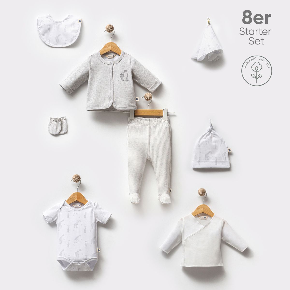 TotsTale Premium 8 pcs. Newborn starter set – baby clothes made from organic cotton – birth gift