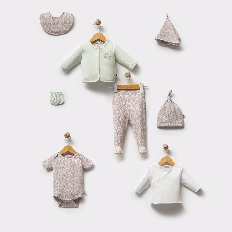 TotsTale Premium 8 pcs. Newborn starter set – baby clothes made from organic cotton – birth gift