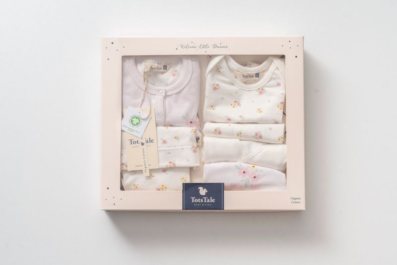 TotsTale Premium 8 pcs. Newborn starter set – baby clothes made from organic cotton – birth gift, W…