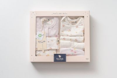 TotsTale Premium 8 pcs. Newborn starter set – baby clothes made from organic cotton – birth gift, W…