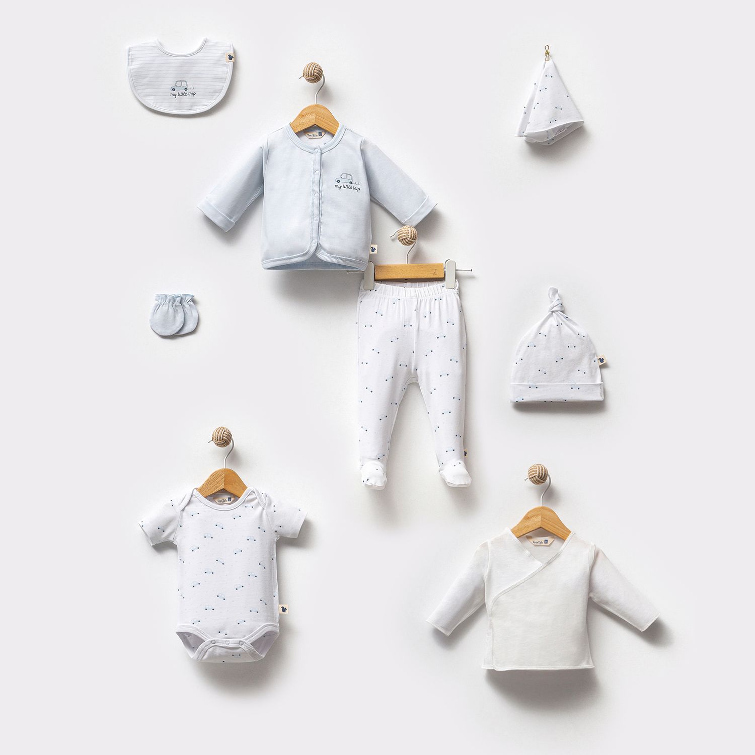 TotsTale Premium 8 pcs. Newborn starter set – baby clothes made from organic cotton – birth gift