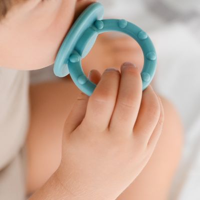MinikOiOi Gumy - Aqua Green - Soft silicone teether
