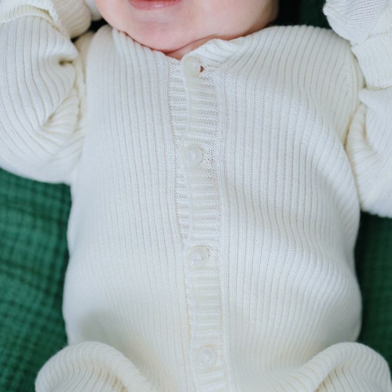 Newborn 5-piece set – Blanket, Button-up Romper, Mittens, Booties, Hat