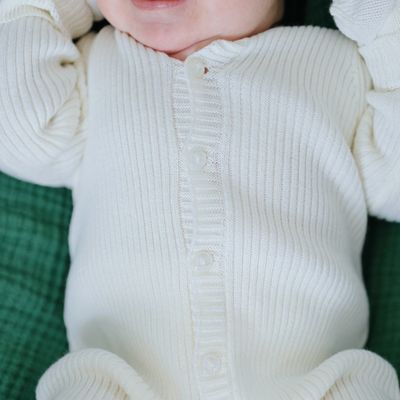 Nouveau-né 5 pièces Set  – Couverture, Pyjama à boutons, Moufles, Chaussons, Bonnet