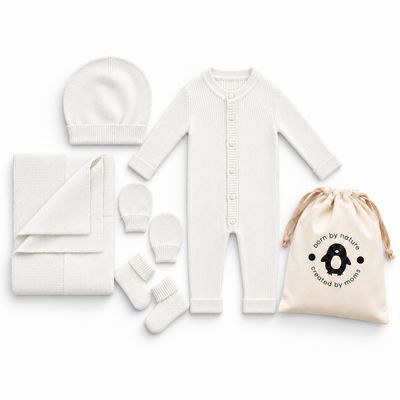 Nouveau-né 5 pièces Set  – Couverture, Pyjama à boutons, Moufles, Chaussons, Bonnet
