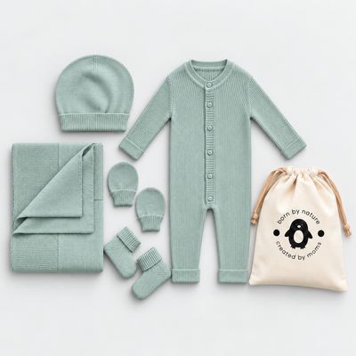 Nouveau-né 5 pièces Set  – Couverture, Pyjama à boutons, Moufles, Chaussons, Bonnet