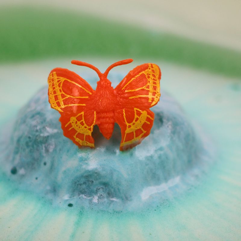 Zimpli Kids Zimpli Baff Bombz Surprise Butterfly Rings Figure Bath Bomb – product image, STEM toy, …