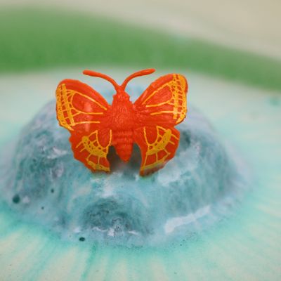 Zimpli Kids Zimpli Baff Bombz Surprise Butterfly Rings Figure Bath Bomb – product image, STEM toy, …