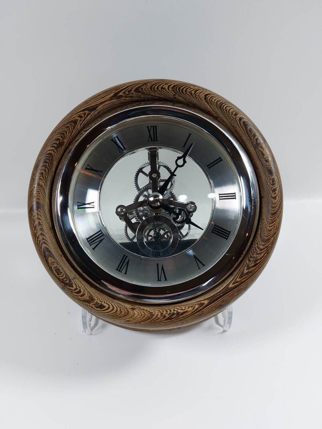 Skeletonclock/uurwerk/buroklok : analoog,  handmade, handgemaakt in België op de houtdraaibank, houtsoort &#39;Tropisch Hardhout&#39;