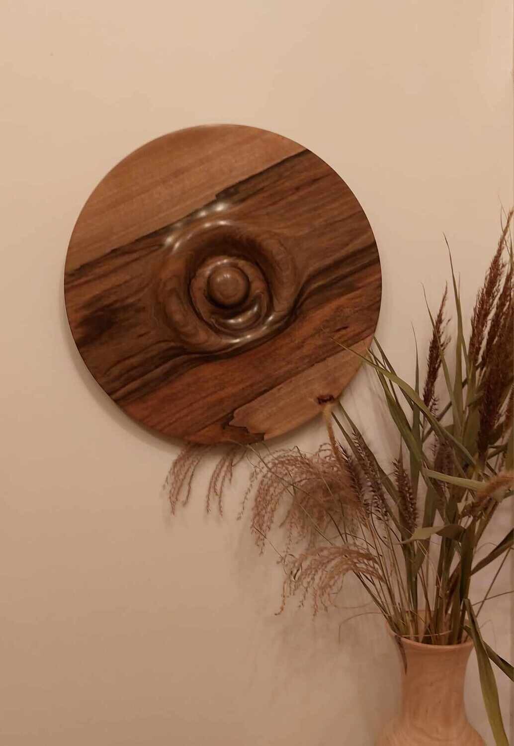 Houten schijf, wanddecoratie hout, handmade, handgemaakt in België op de houtdraaibank, houtsoort &#39;Europese Walnoot&#39;, &#39;Notelaar&#39; #1