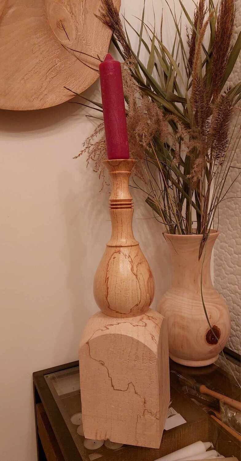 Grote, hoge houten kandelaar voor stompkaars of tafelkaars, handmade, handgemaakt in België op de houtdraaibank, houtsoort  &#39;Vervuurde Beuk&#39;