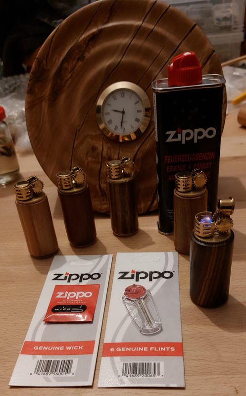Houten aansteker op benzine, handmade, handgemaakt in België op de houtdraaibank, type Zorro, incl accessoires, houtsoorten : Afrikaanse notelaar, olm, Afromosia, Brown Ivory