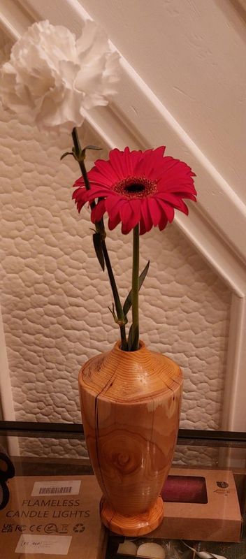 Houten vaas uit Taxus met een glastube, handmade, handgemaakt in België op de houtdraaibank, #1