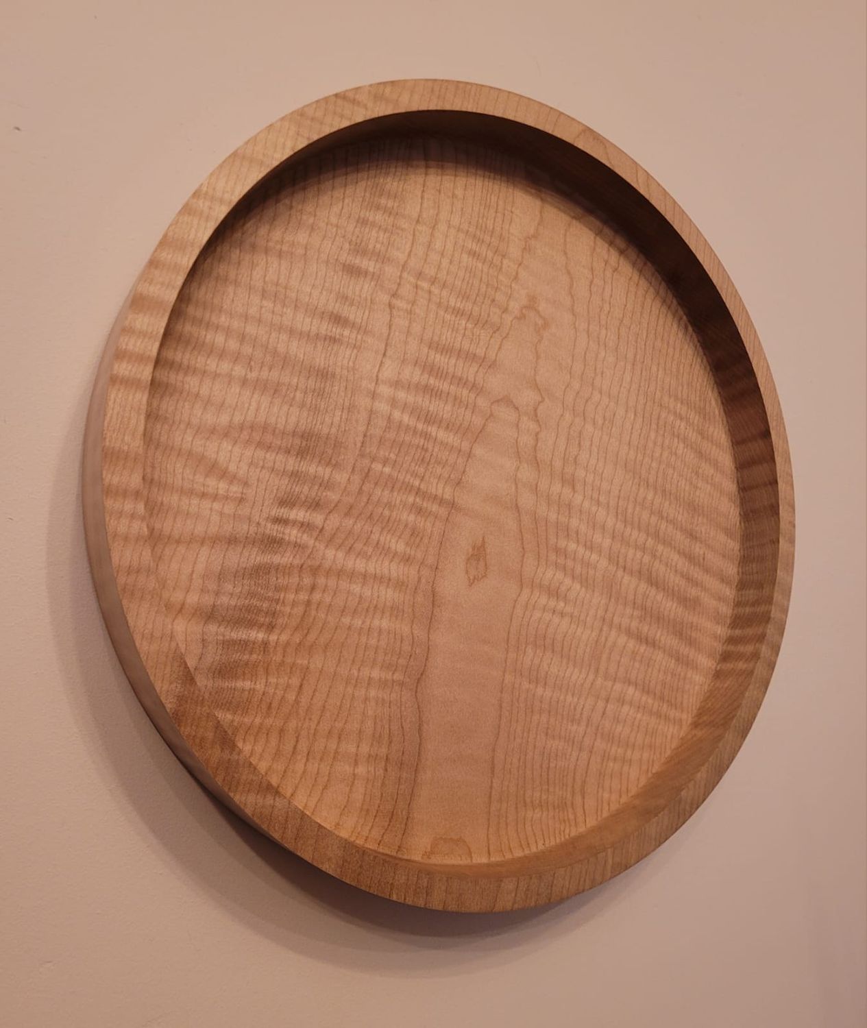 Houten schijf, wanddecoratie hout, houten schaal, houten opdienblad, handmade, handgemaakt in België op de houtdraaibank, houtsoort &#39;Geribde Esdoorn&#39;  #4
