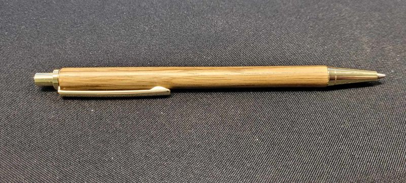 Houten vulpotlood 0.7mm, handmade, handgemaakt in België op de houtdraaibank, houtsoort&#39; &#39;Notelaar&#39; type &#39;Mirsim&#39;  penkit &#39;Goud&#39;