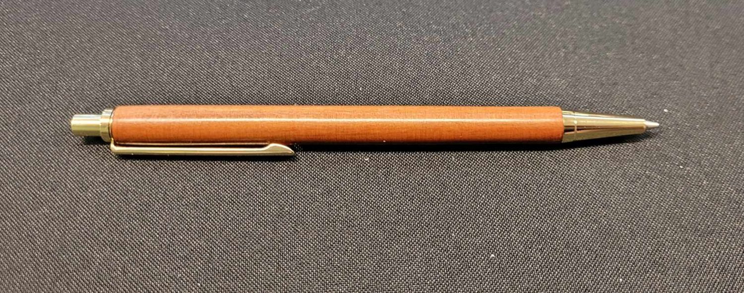 Houten vulpotlood 0.7mm, handmade, handgemaakt in België op de houtdraaibank, houtsoort&#39; &#39;Rozenhout&#39; type &#39;Mirsim&#39;  penkit &#39;Goud&#39;