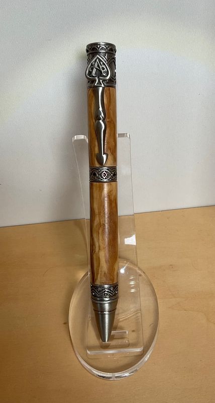WILD CARD houten balpen, handmade, gedraaid op de houtdraaibank in België, Antique Pewter penkit van Penn State Industries, afgewerkt met Spaans Olijfhout .