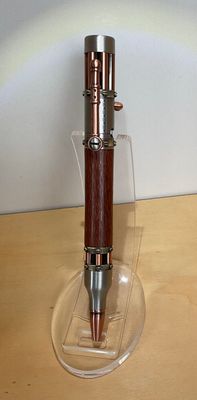 BOLT ACTION STEAMPUNK houten balpen, handmade, gedraaid op de houtdraaibank in België, Antique Pewter penkit van Penn State Industries, afgewerkt met Leopard Wood.