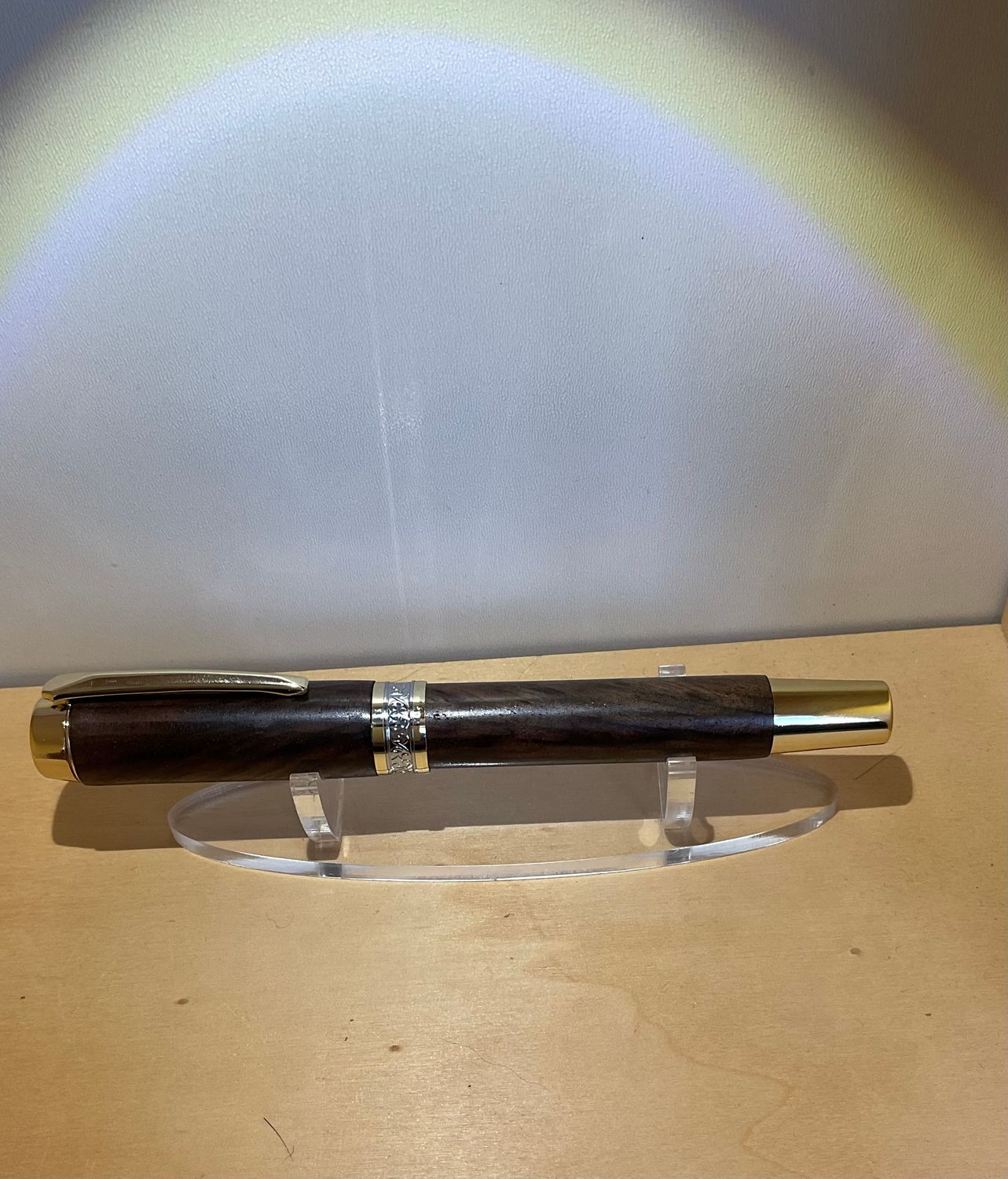 &#39;Large Gentlemen&#39;  houten vulpen, handmade in België , handgedraaid op de houtdraaibank, ‘Goud’ penkit, afgewerkt met Turkisch Walnut.