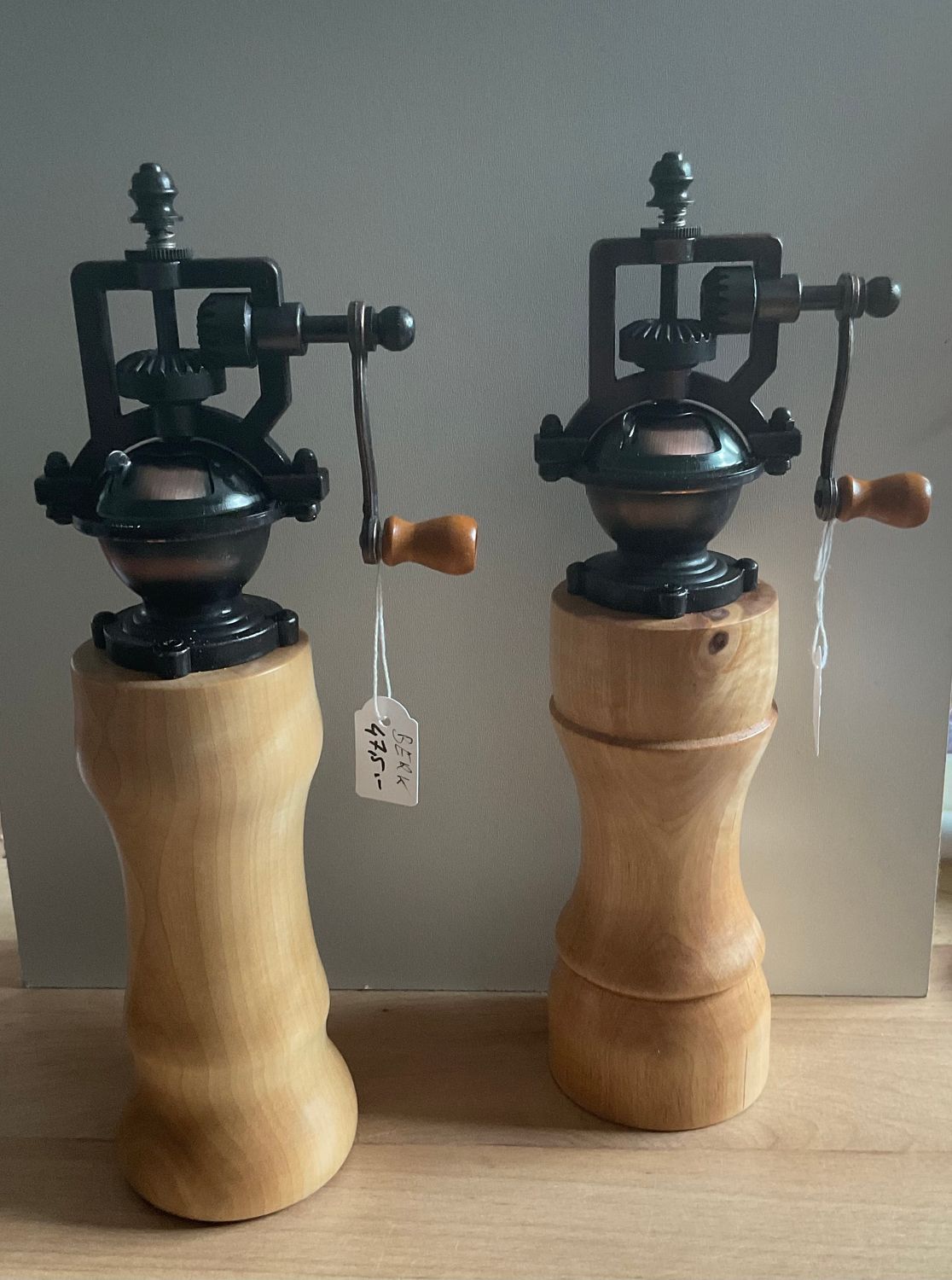 Houten pepermolen, steampunk, old-skool molentje, handmade, handgemaakt in België op de houtdraaibank, houtsoort 'Inlandse Berk' Houten pepermolen, steampunk, old-skool molentje, handmade, handgemaakt in België op de houtdraaibank, houtsoort 'Inlandse Berk'