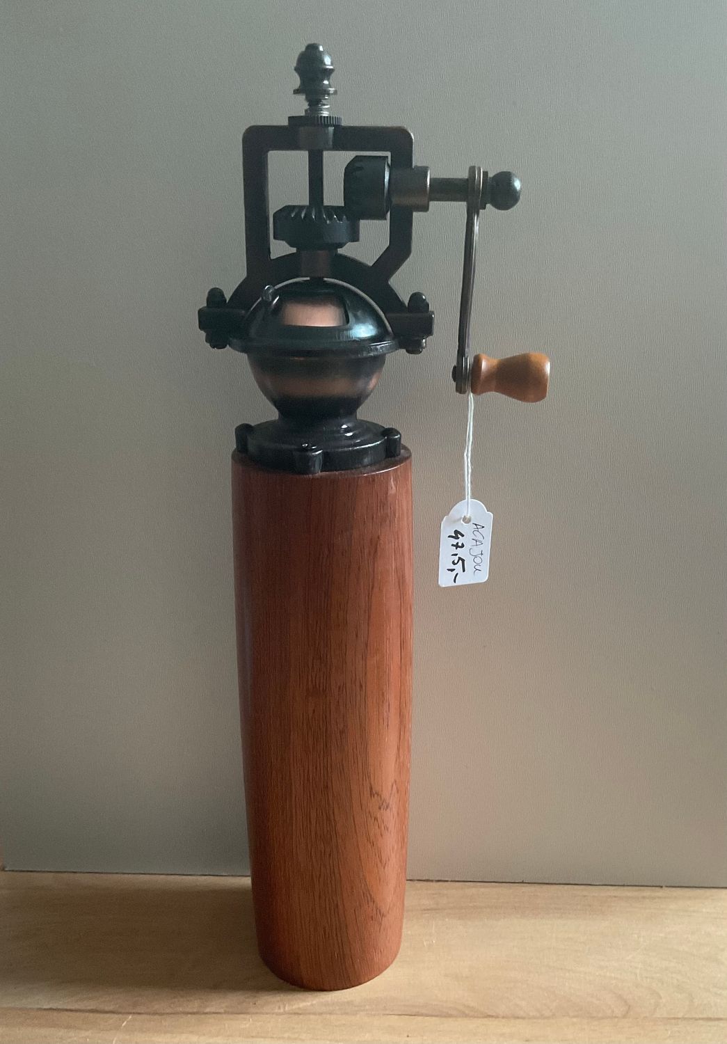 Houten pepermolen, steampunk, old-skool molentje,  handmade, handgemaakt in België op de houtdraaibank, houtsoort &#39;Acajou&#39;