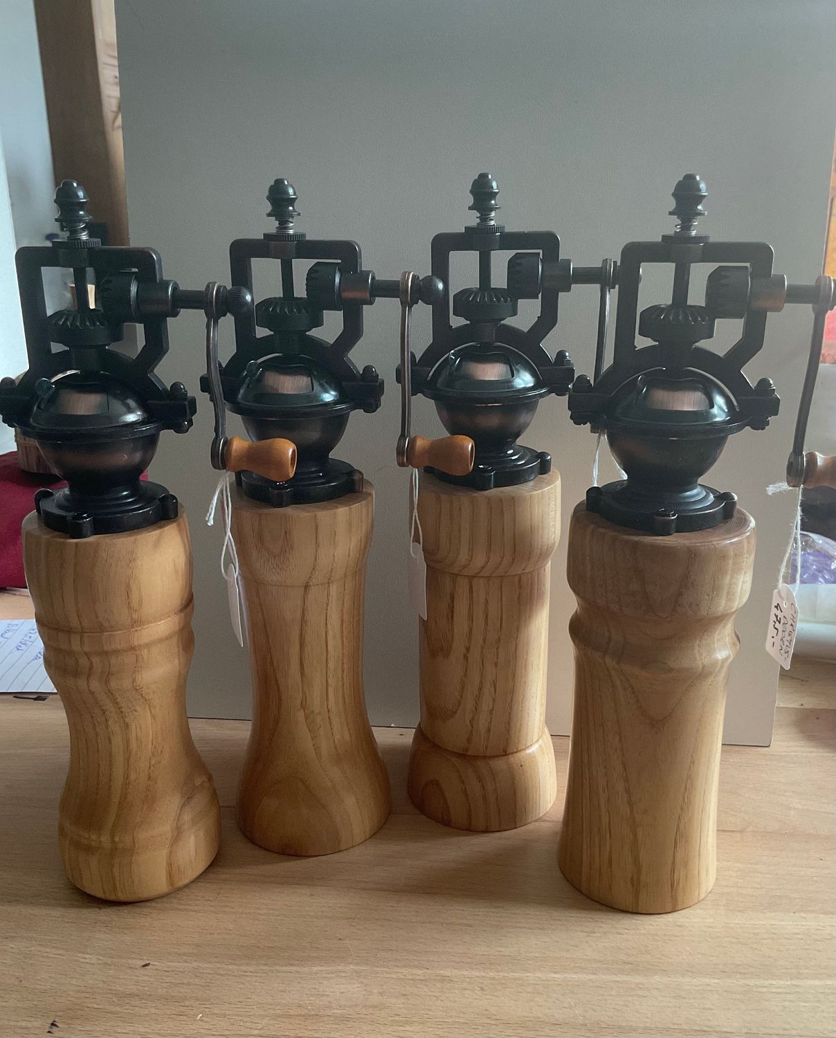 Houten pepermolen, steampunk, old-skool molentje,  handmade, handgemaakt in België op de houtdraaibank, houtsoort &#39;Christusdoorn&#39;