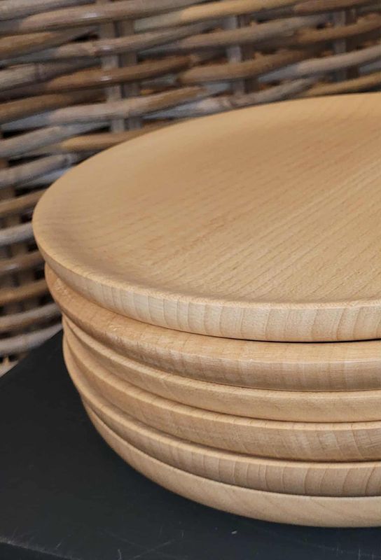 LARP, reënactment, middeleeuwen. Plat bord uit ‘Esdoorn.. handmade in België, ambachtelijk gedraaid op de houtdraaibank LARP, reënactment, middeleeuwen. Plat bord uit ‘Esdoorn.. handmade in België, ambachtelijk gedraaid op de houtdraaibank