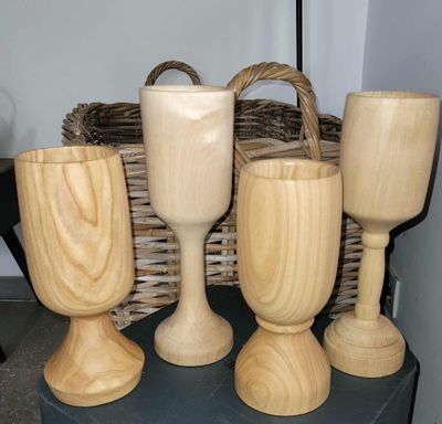 LARP, reënactment, middeleeuwen.  Waterdichte drinkbeker, kelk uit Es of Esdoorn, handmade in België, ambachtelijk gedraaid op de houtdraaibank