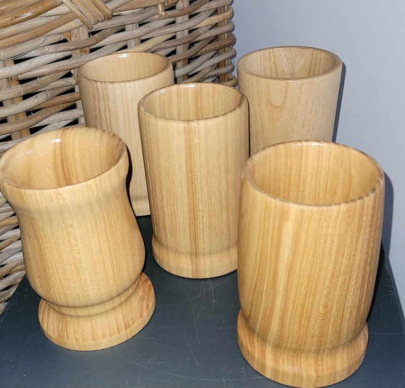 LARP, reënactment, middeleeuwen.  Waterdichte drinkbeker uit Es of Esdoorn, handmade in België, ambachtelijk gedraaid op de houtdraaibank