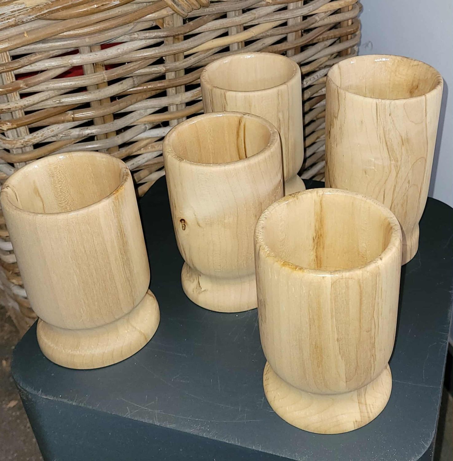 LARP, reënactment, middeleeuwen.  Waterdichte drinkbeker uit Es of Esdoorn, handmade in België, ambachtelijk gedraaid op de houtdraaibank