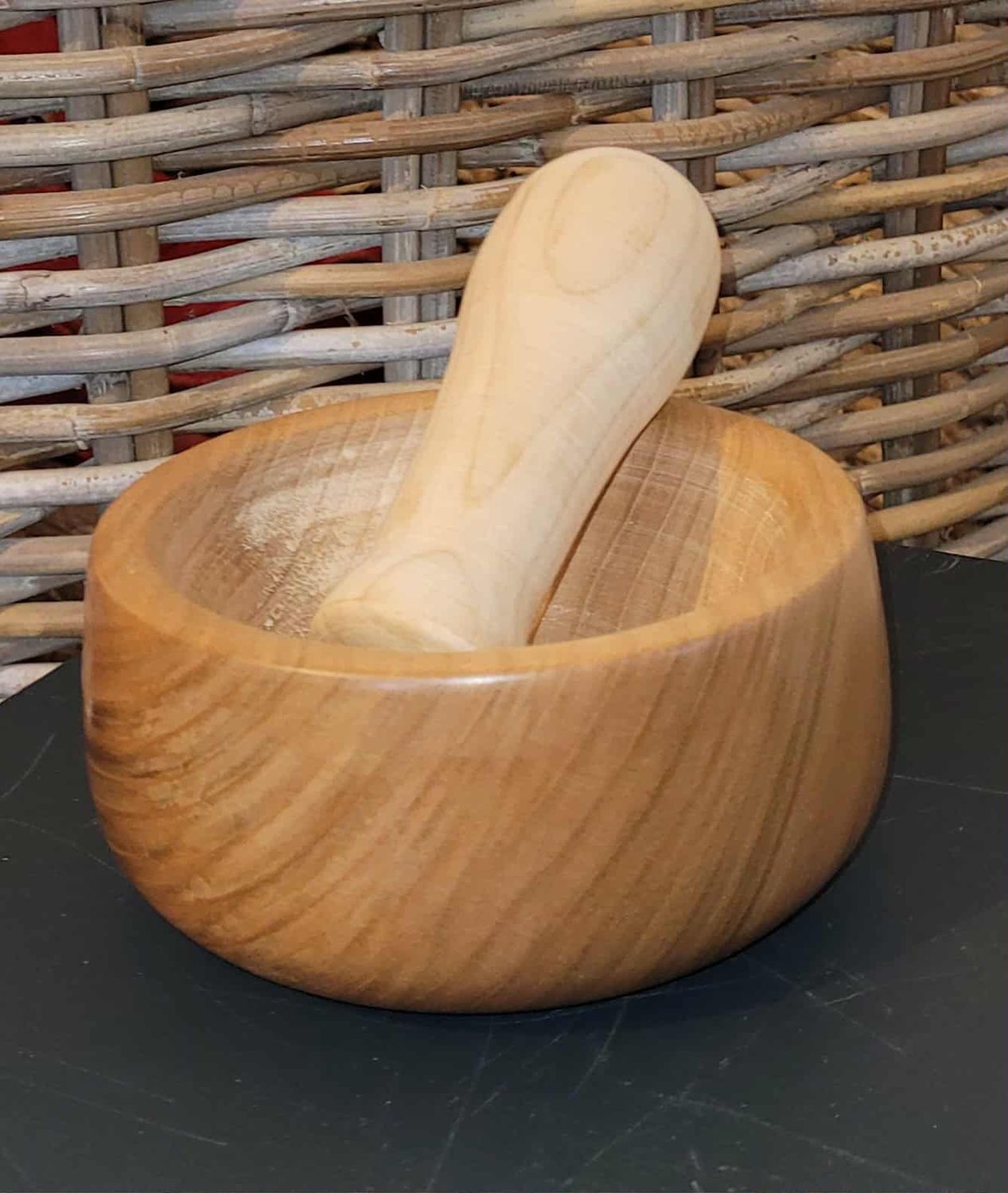 LARP, reënactment, middeleeuwen. Onbehandelde vijzel uit Kerselaar en een vijzel uit Beuk. handmade in België, ambachtelijk gedraaid op de houtdraaibank LARP, reënactment, middeleeuwen. Onbehandelde vijzel uit Kerselaar en een vijzel uit Beuk. handmade in België, ambachtelijk gedraaid op de houtdraaibank