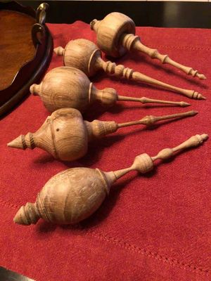 Decoratieve kerstornamenten handgemaakt, handmade in Belgium, handgemaakt in België, ambachtelijk, houtsoort Franse Eik