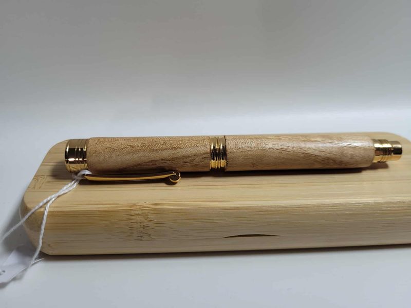 BYRON rollerbalpen, Goud penkit, afgewerkt met Christusdoorn, handmade in Belgium, handgemaakt in België , handgedraaid op de houtdraaibank.