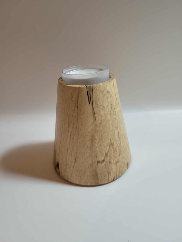 Houten theelichtjes houder uit Vervuurde Beuk, handmade in Belgium, handgemaakt in België op de houtdraaibank, inclusief vuurvast glaasje. Houten theelichtjes houder uit Vervuurde Beuk, handmade in Belgium, handgemaakt in België op de houtdraaibank, inclusief vuurvast glaasje.