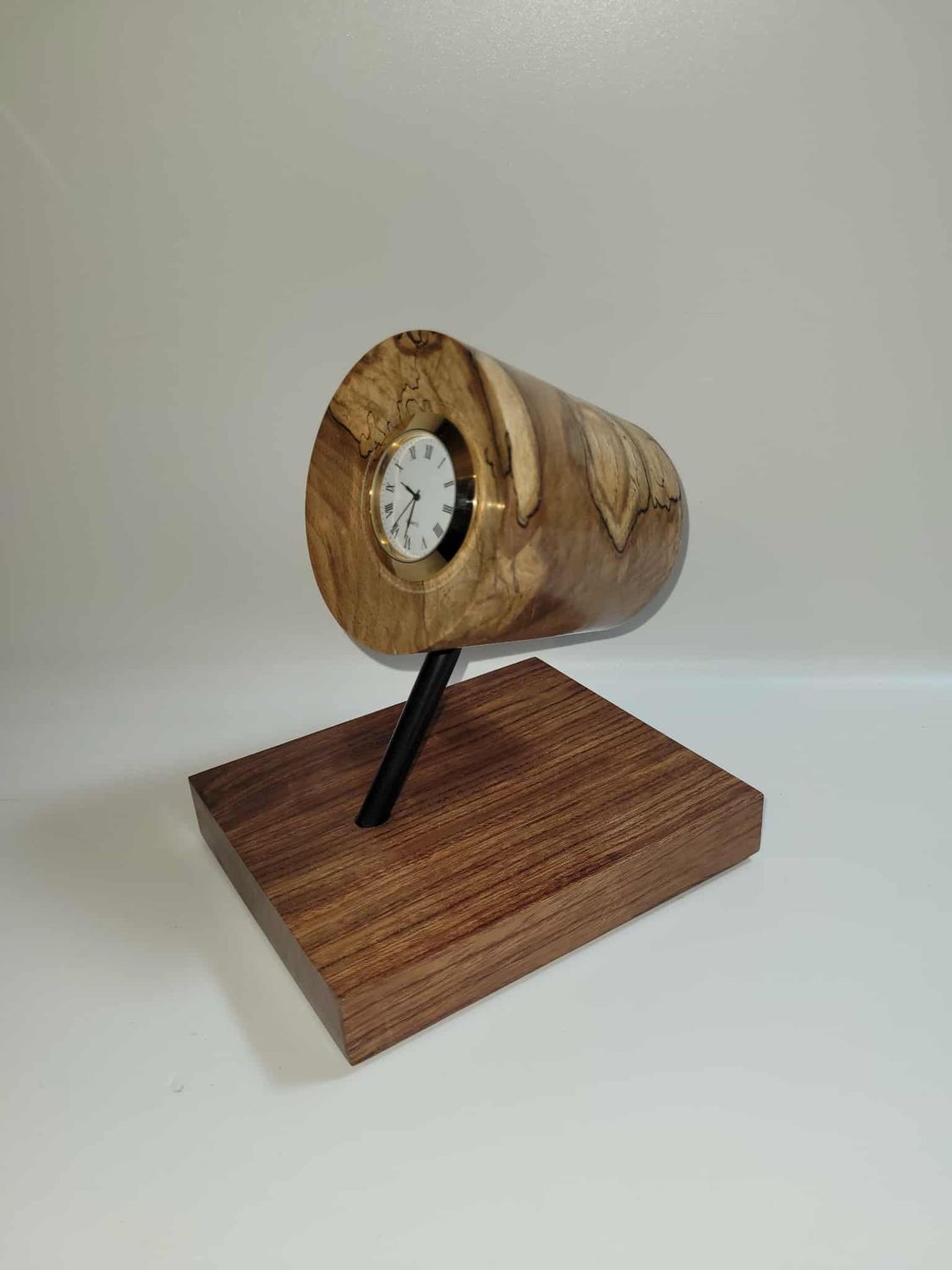 Houten bruoklokje met analoge wijzerplaat en batterijtje, quartz horloge, handmade in Belgium , handgemaakt in België op de houtdraaibank, houtsoort ‘vervuurde beuk, pangapanga en bubinga’ Houten bruoklokje met analoge wijzerplaat en batterijtje, quartz horloge, handmade in Belgium , handgemaakt in België op de houtdraaibank, houtsoort ‘vervuurde beuk, pangapanga en bubinga’